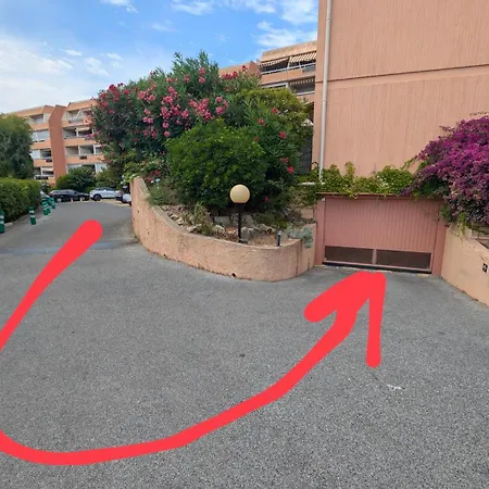 Cosy, 2 Pieces, Clim, Parking Privee, Equipe, Face Au Port De Santa Lucia * Saint-Raphael (Var)